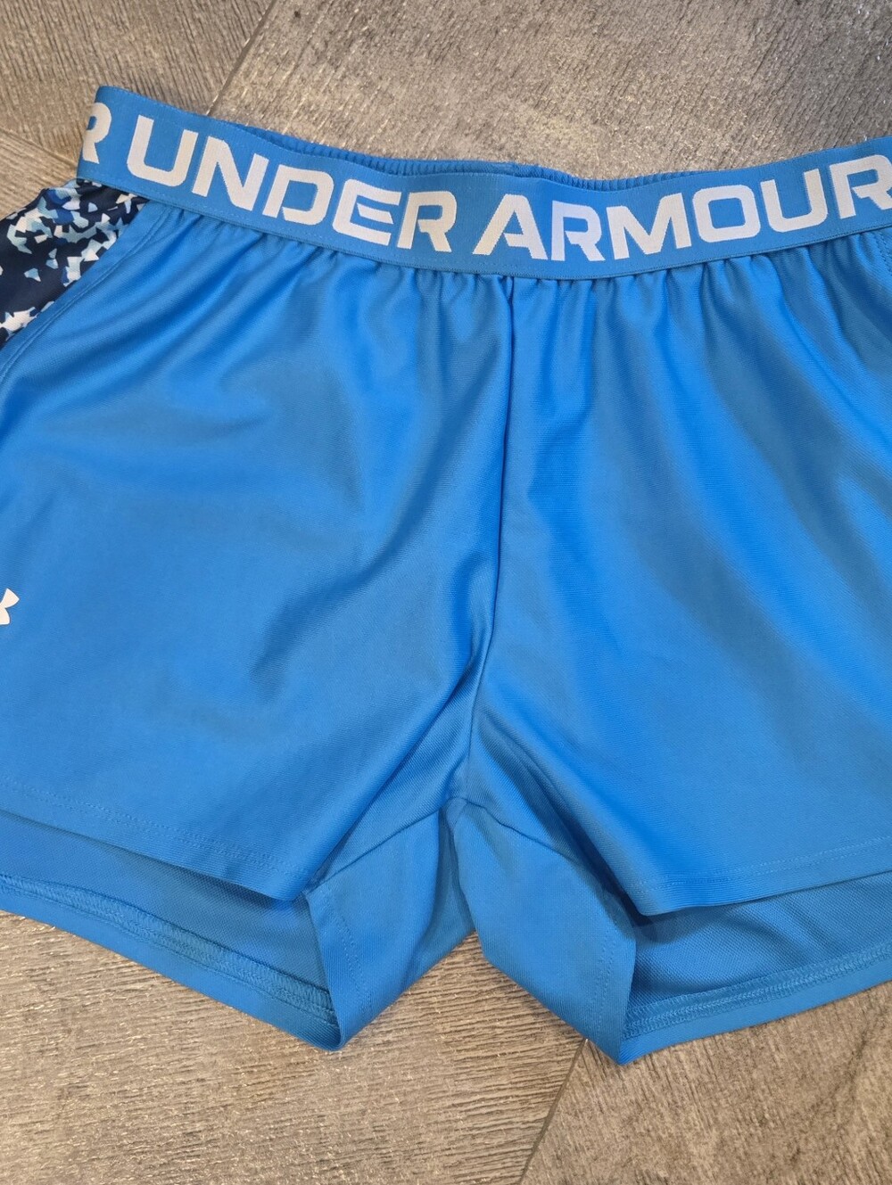Under Armour Bright Blue Women's Athletic Shorts Size Medium